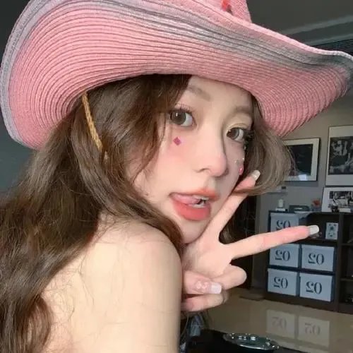 顶流女星表情包火出圈，短时间内内幕曝光，服务器被挤瘫痪